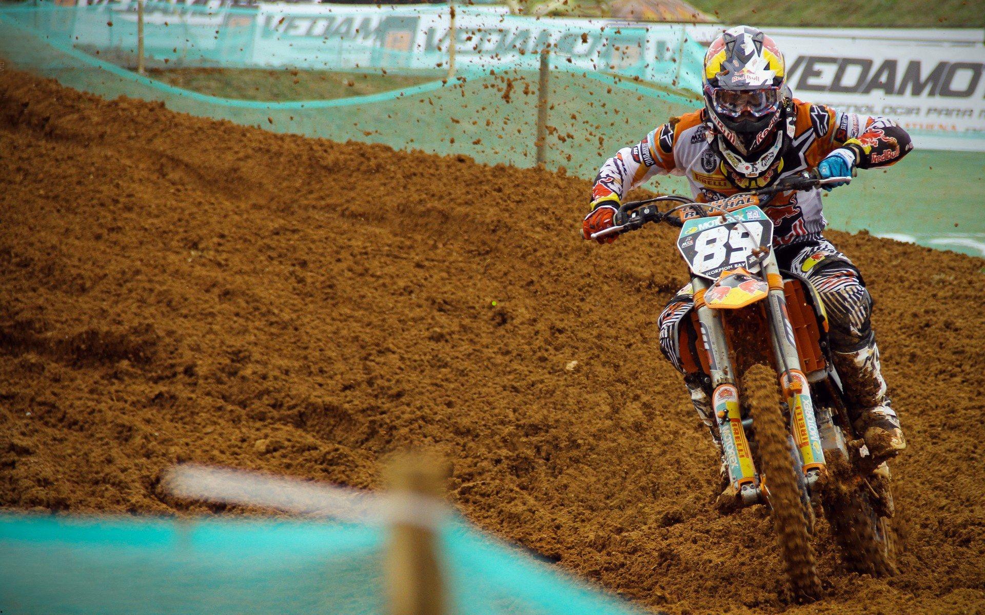 格拉利什租借埃弗顿，买断条款与赛季前景深度解析